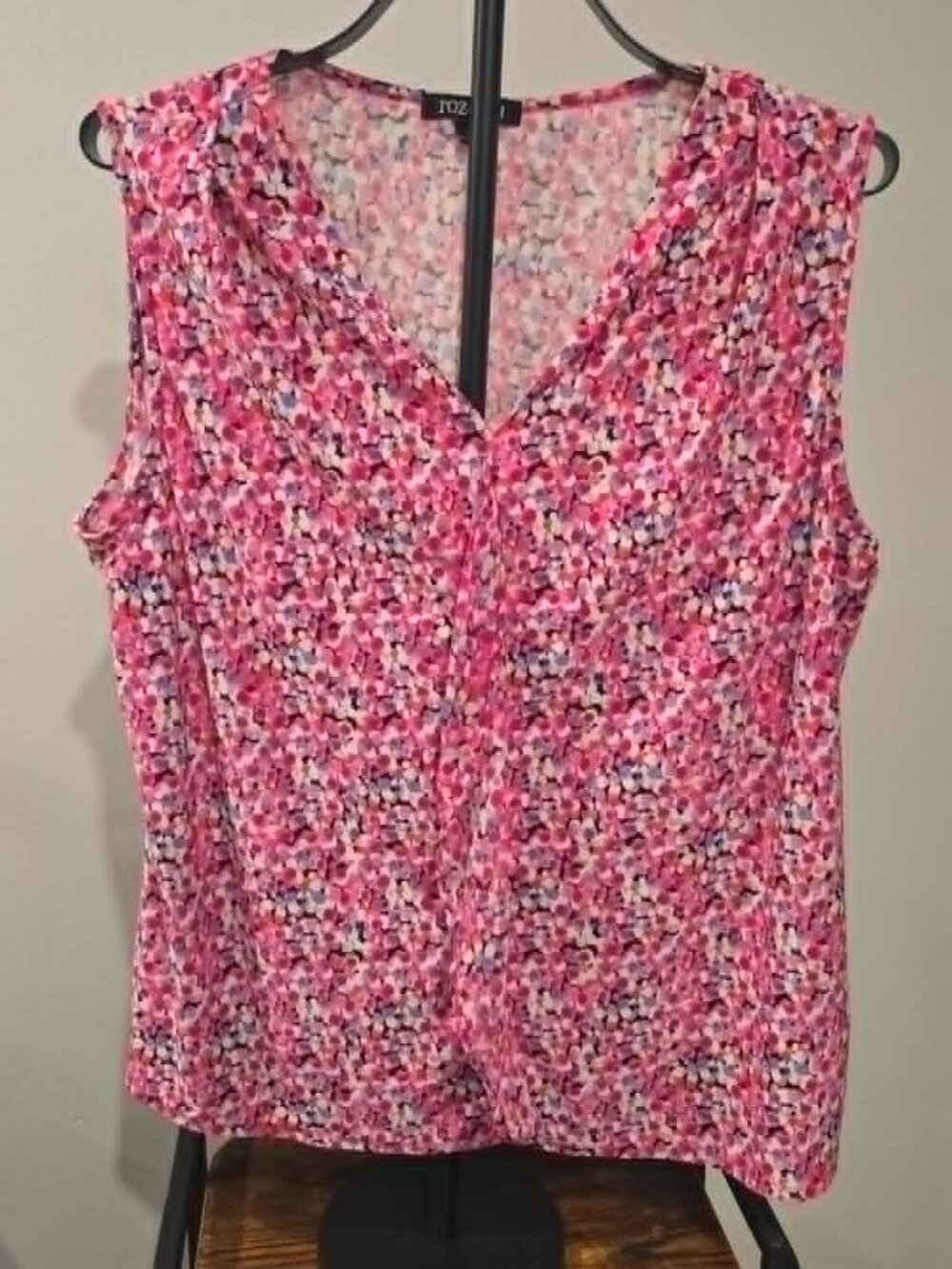 Roz & Ali Pink Multicolor Floral Sleeveless V-Neck Blouse – XL